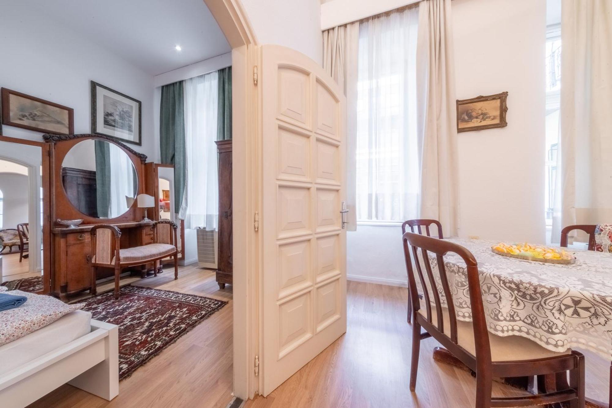 Hungarian Souvenir Appartement Boedapest Buitenkant foto